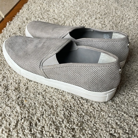 STEVE MADDEN slip on suede shoes size 10 - Picture 2 of 4